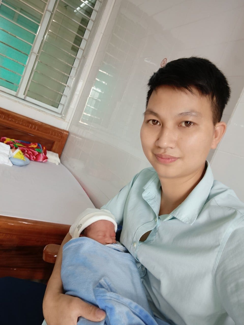 NGƯỜI PHỤ NỮ LÀM MẸ Ở TUỔI 54
