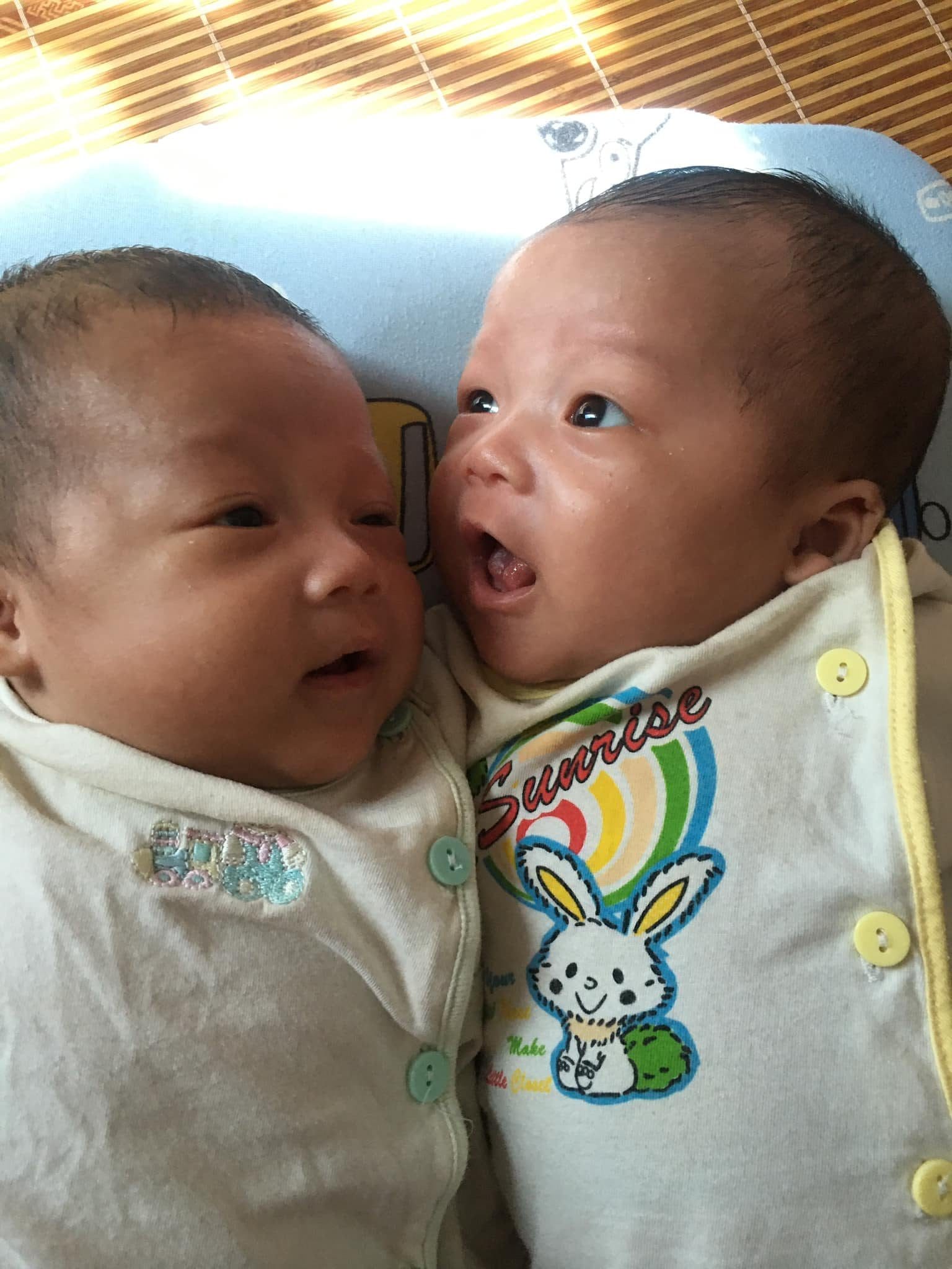 NƯỚC MẮT HẠNH PHÚC CỦA VỢ CHỒNG MONG CON 18 NĂM