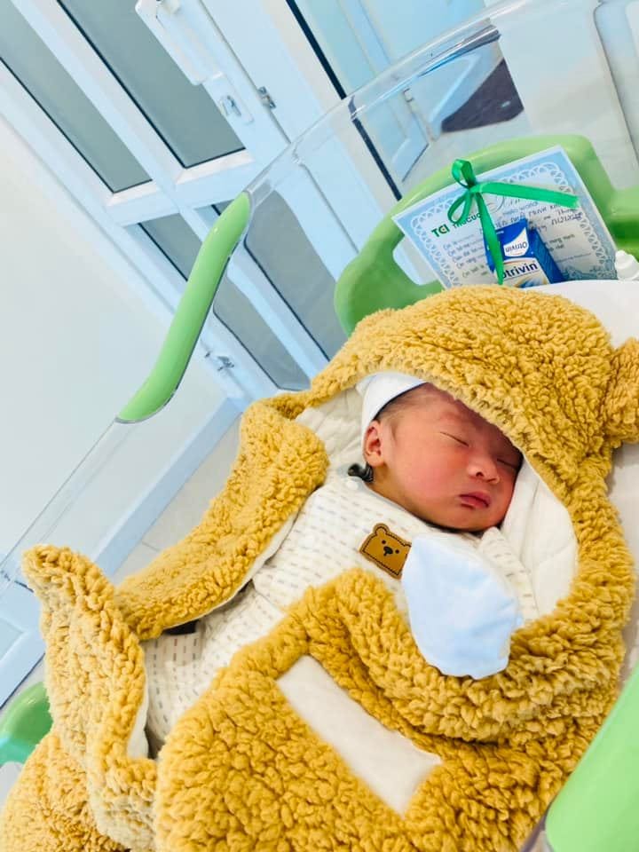 HẠNH PHÚC ĐÓN CẶP QUÝ TỬ CỦA GIA ĐÌNH HIẾM MUỘN