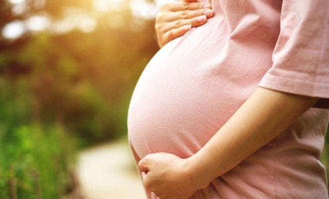 BUỒNG TRỨNG ĐA NANG NÊN THỤ TINH NHÂN TẠO HAY THỤ TINH TRONG ỐNG NGHIỆM?